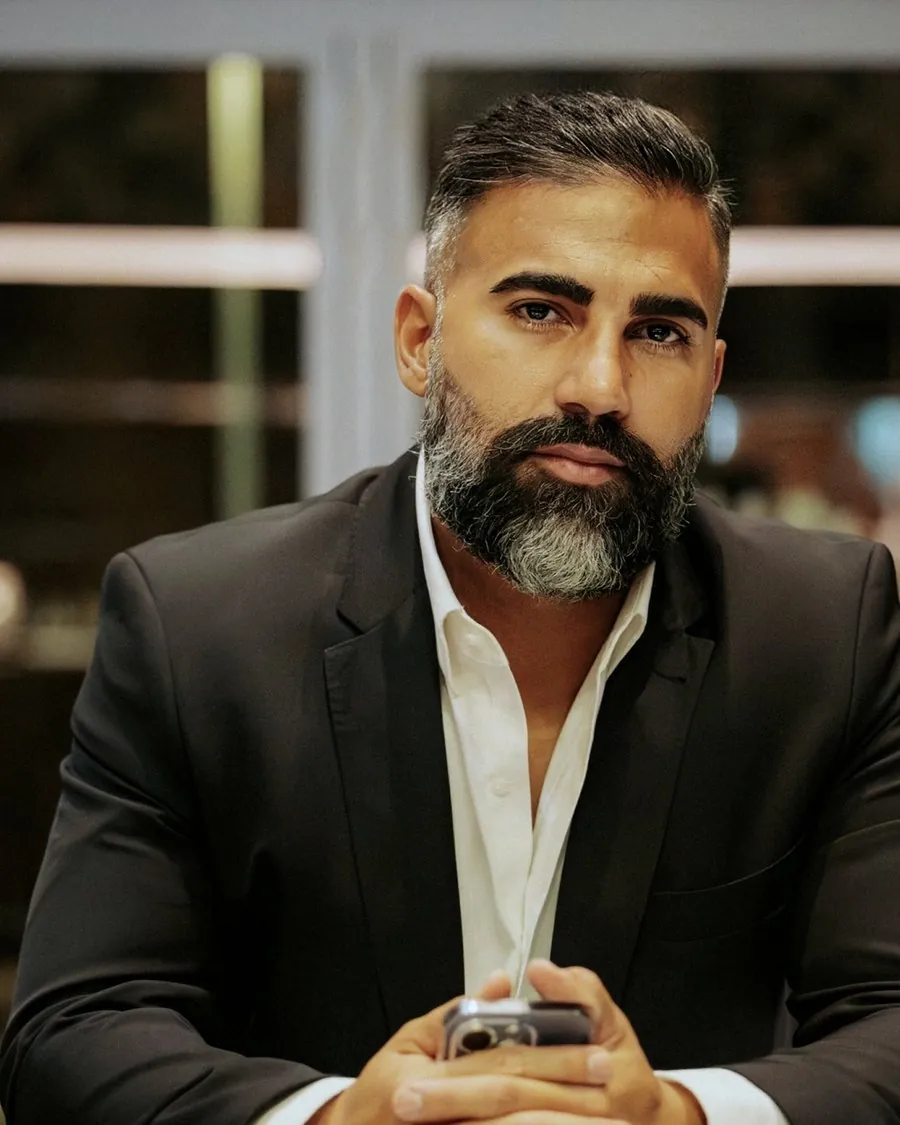 Ömer Kaya, Autor von Die Hand des Vaters